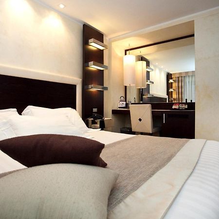 Отель Les Fleurs Luxury House Рим Экстерьер фото