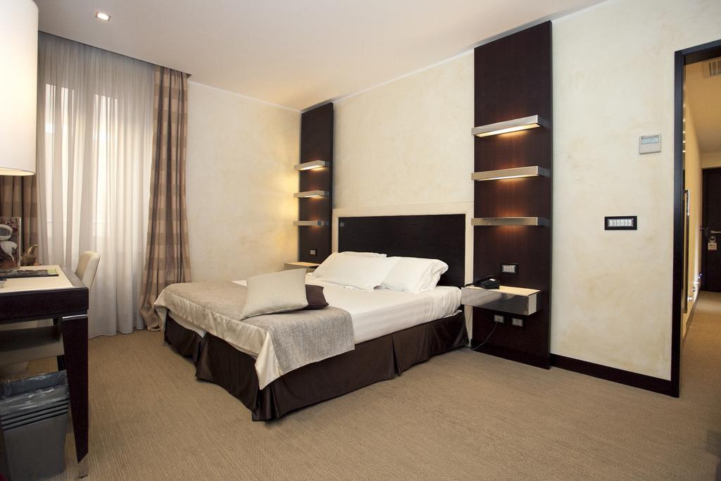 Отель Les Fleurs Luxury House Рим Экстерьер фото