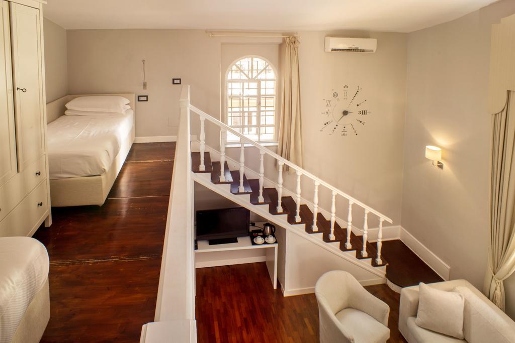 Отель Les Fleurs Luxury House Рим Экстерьер фото