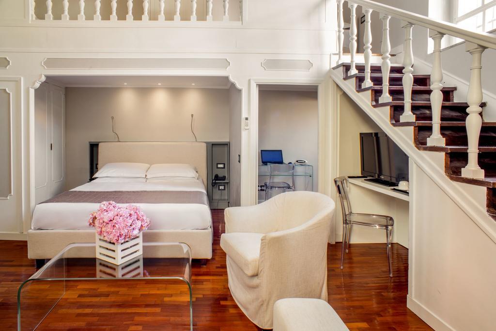 Отель Les Fleurs Luxury House Рим Экстерьер фото