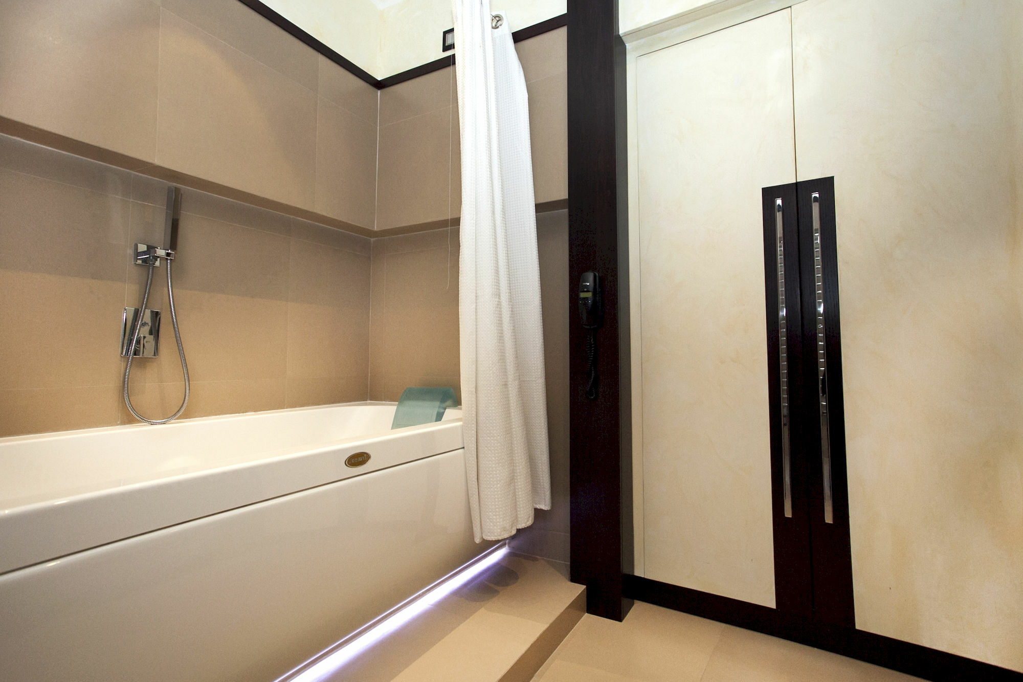 Отель Les Fleurs Luxury House Рим Экстерьер фото